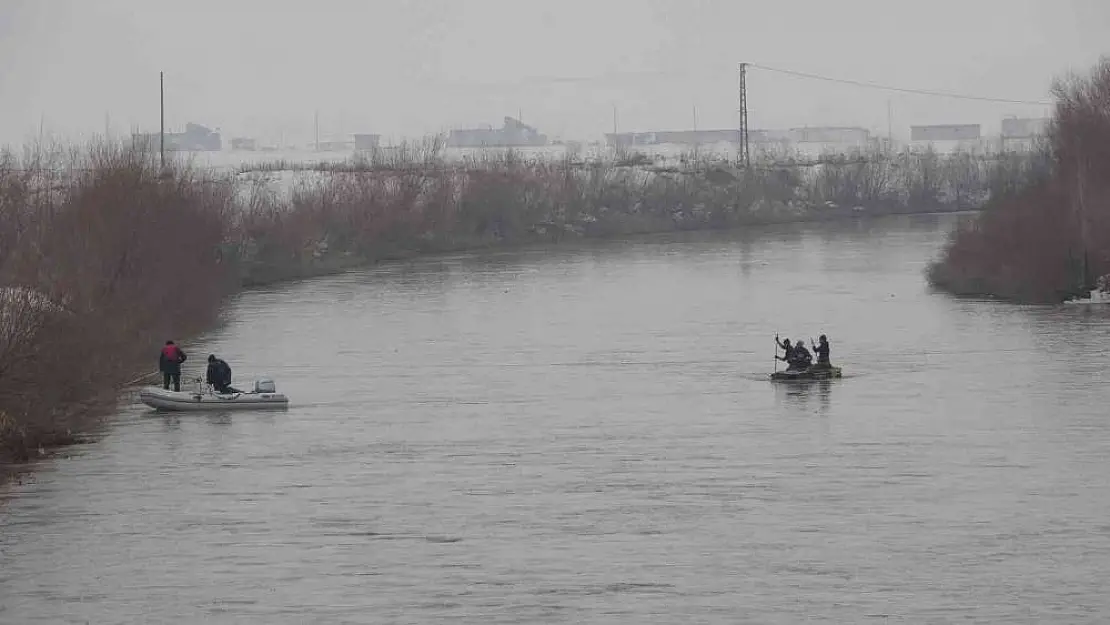 Karasu Nehri'ne düşen Yağmur'u arama çalışmalarına 8. günde de ara verildi
