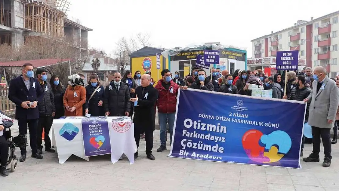 Otizme dikkat çekmek için yürüdüler