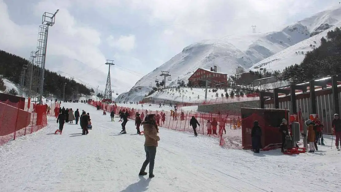 Yağan kar Palandöken'e ilaç gibi geldi, pistler doldu taştı
