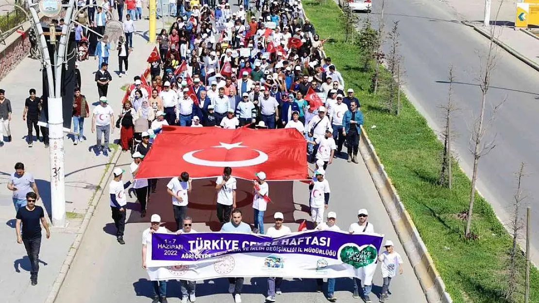 Ağrı'da 'Sıfır Atık' parolasıyla ྍ İlde 81 Milyar Adım Çevre Yürüyüşü' düzenlendi