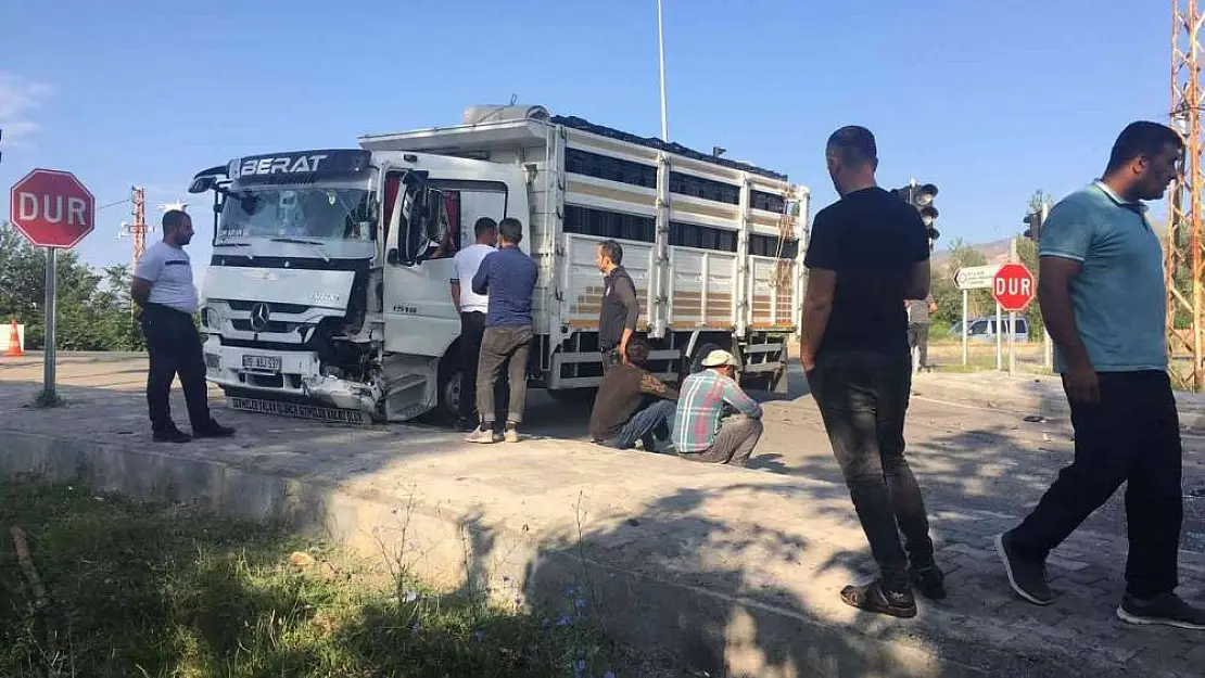 Tuzluca'da trafik kazası: 2 yaralı
