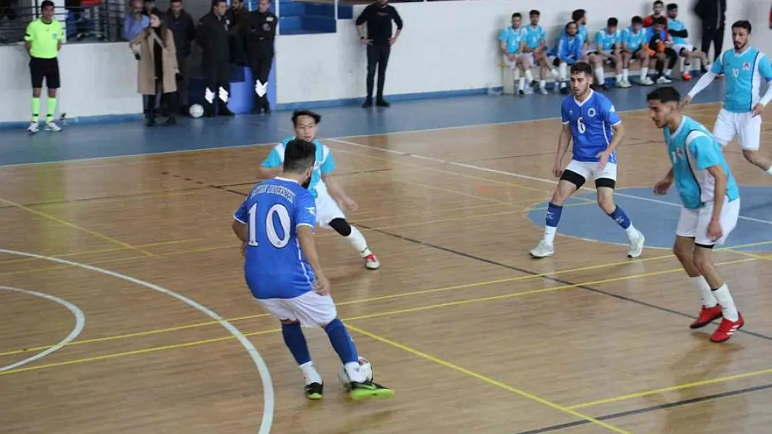 AİÇÜ'nün ev sahipliğinde ÜNİLİG salon futbolu müsabakaları başladı