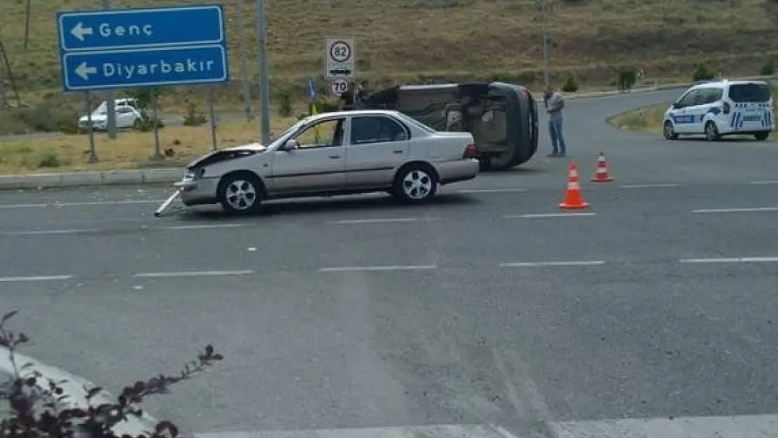 Bingöl'de havalimanı kavşağında kaza: 5 yaralı
