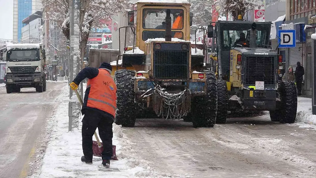 Van'da kar yağışı sevindiriyor
