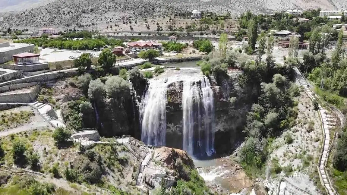 Dünya'nın en büyük 3'üncü şelalesi kurban bayramında da vatandaşların uğrak yeri oldu
