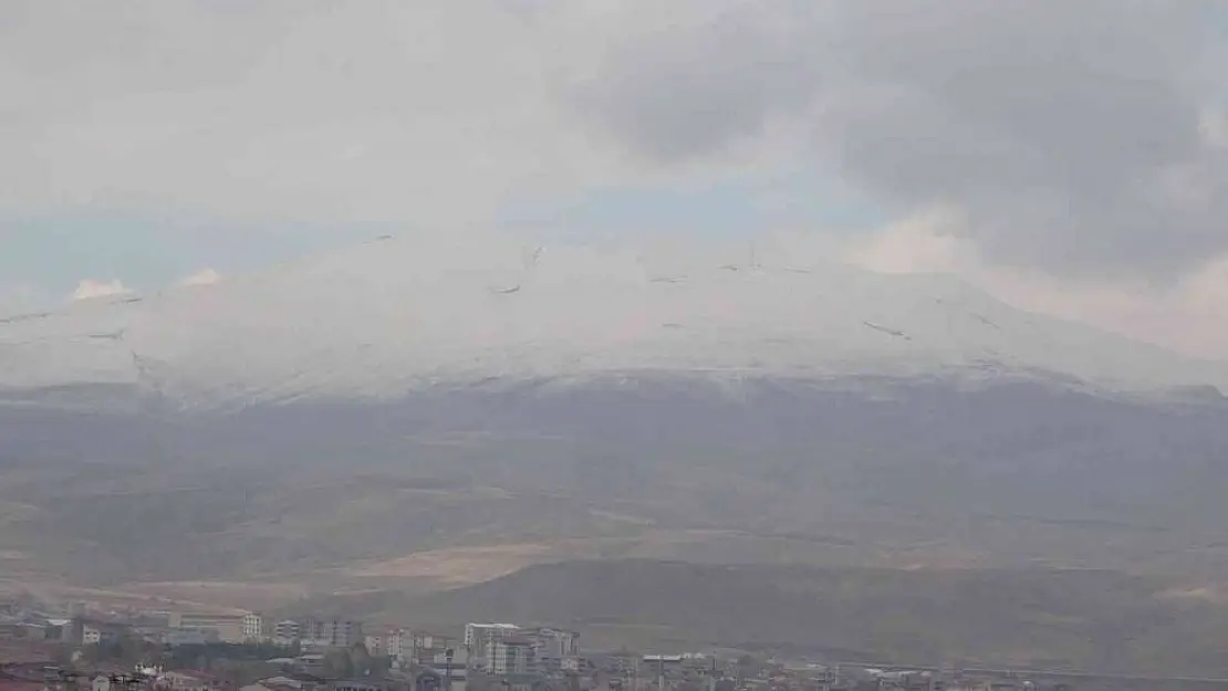 Nemrut Kalderası beyaza büründü
