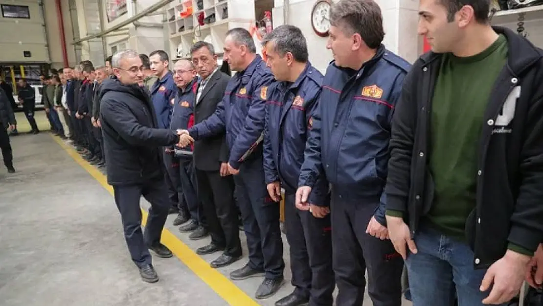 Prof. Dr. Alim Işık itfaiyeyle sahur yaptı