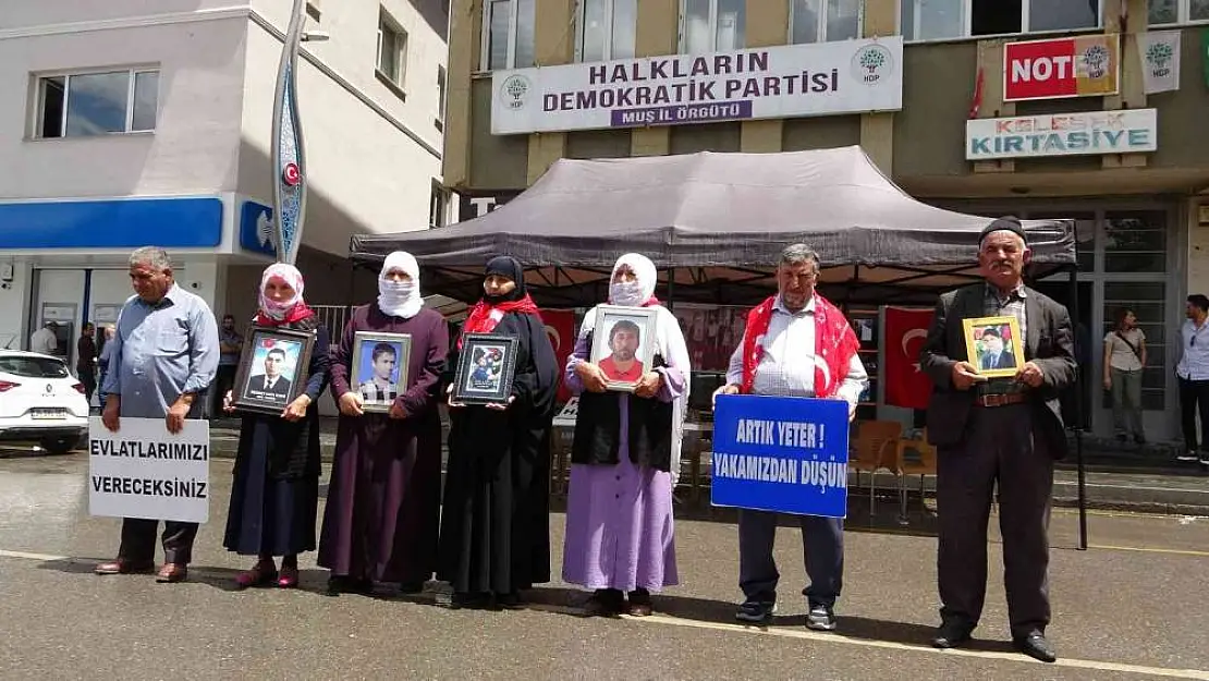 Muş'ta evlat nöbeti tutan anneler, HDP ve PKK'dan çocuklarını istiyor
