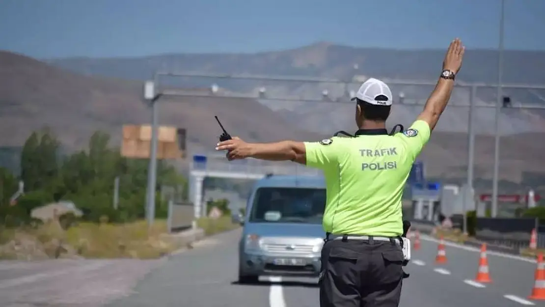 Erzincan'a bayram süresi boyunca 423 bin 112 araç giriş yaptı
