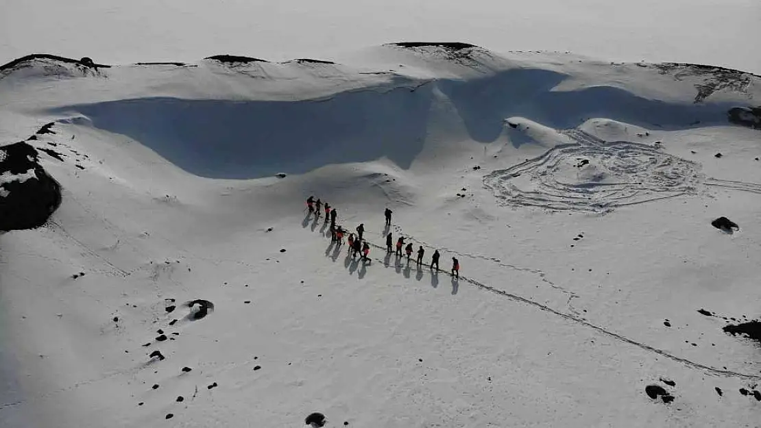 Kars'ta gerçeği aratmayan çığ tatbikatı
