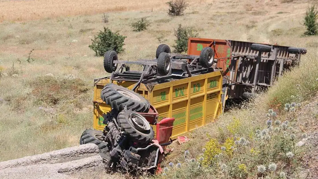 Devrilen traktör altında kalan sürücü öldü
