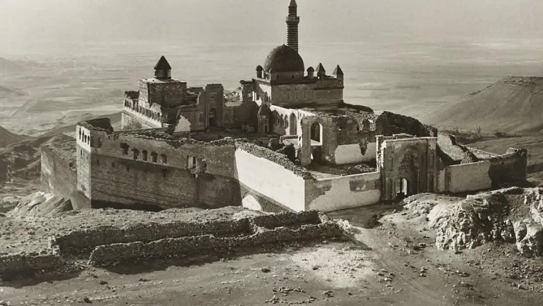 1960'lı Yıllarda İshak Paşa Sarayı: Bir Tarihi Yapının Yalnızlığı