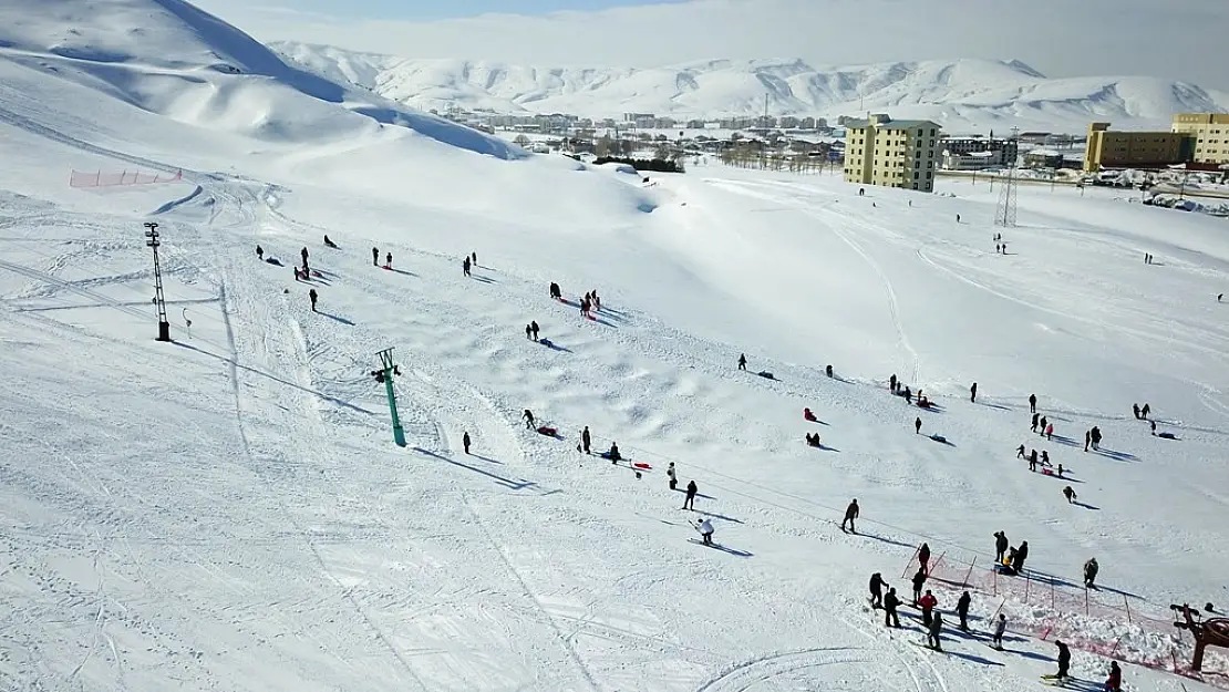 Bitlis'teki kayak merkezlerinde yarıyıl yoğunluğu
