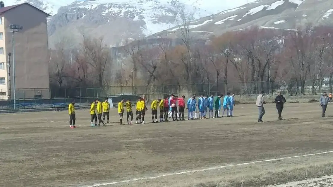 Çekişmeli maç 3-3 berabere bitti
