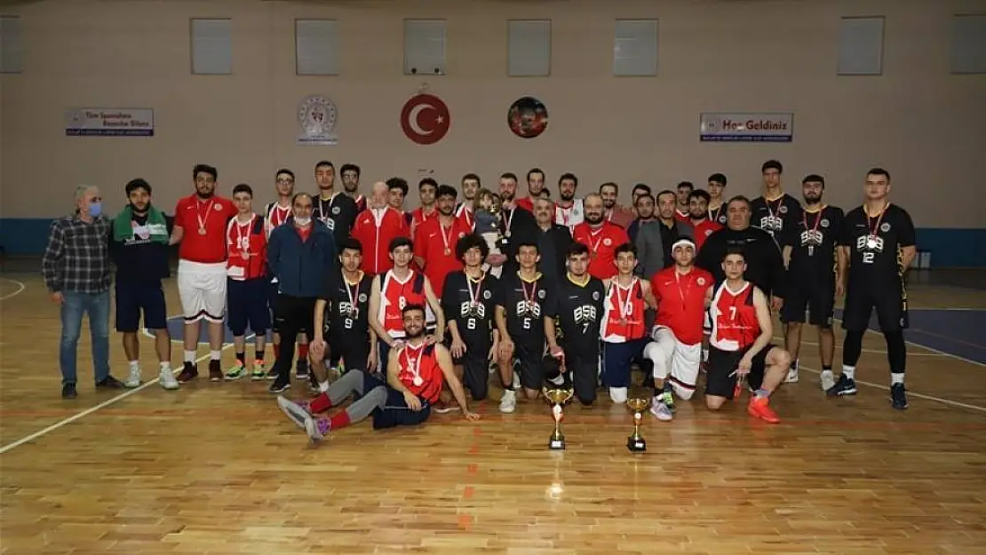 Basketbol'da kupalar sahibini buldu
