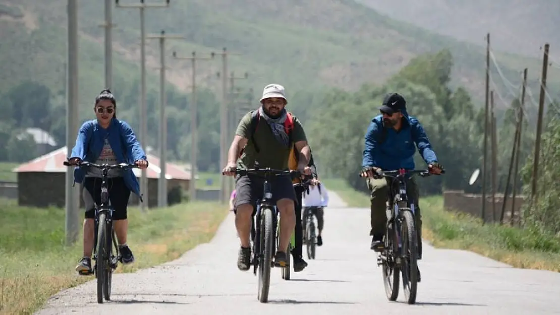 30 kişilik grup 50 kilometre pedal çevirdi
