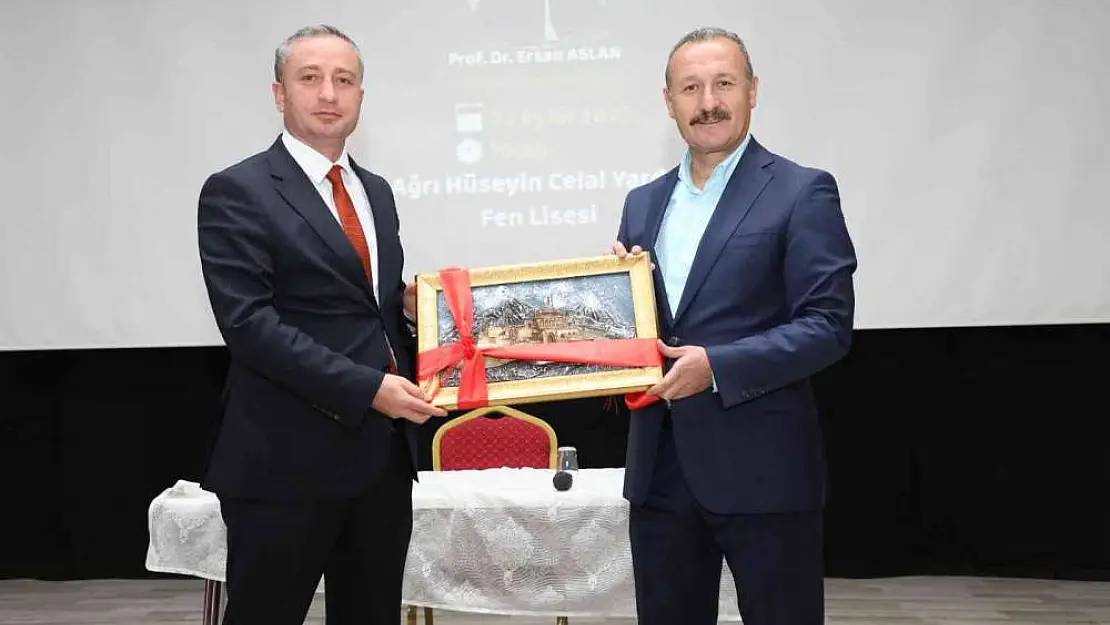 Ağrı'da lise öğrencilerine yönelik 'Fuat Sezgin ve İslam Bilimler Tarihi' adlı konferans verildi
