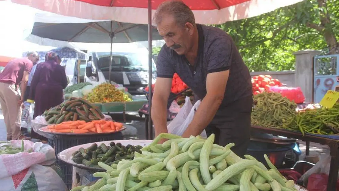 Yaklaşan kış ayları nedeniyle turşuluk ürünler pazardaki yerini aldı
