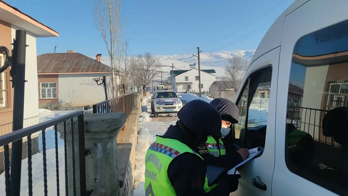 Bingöl'de jandarma okul servislerini denetledi
