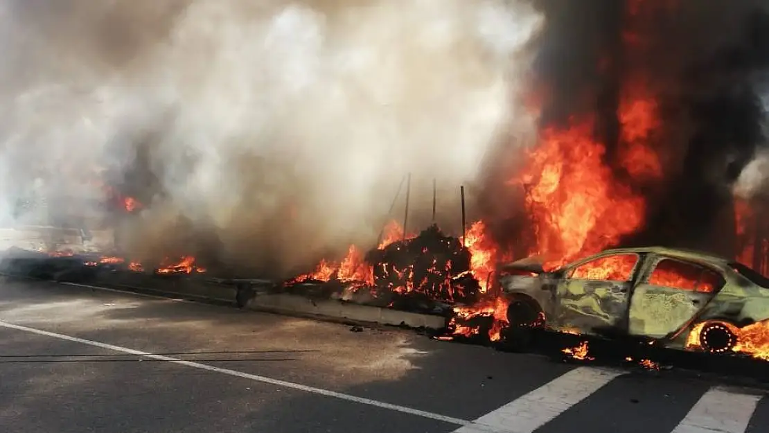 Tır ile otomobilin çarpışmasında araçlar küle döndü: 5 yaralı
