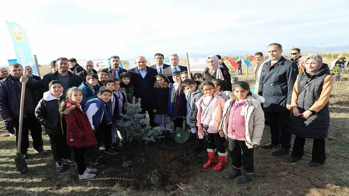 Ağrı'da Öğretmenler Günü'nde fidan dikme etkinliği