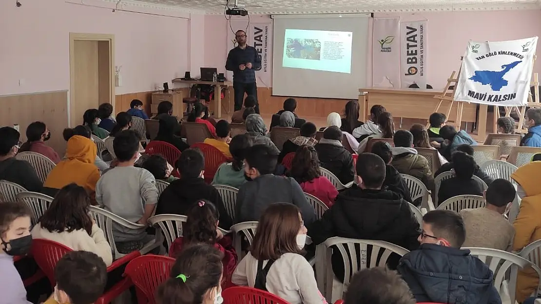 Öğrencilere 'Çevre ve Van Gölü Havzası' eğitimi
