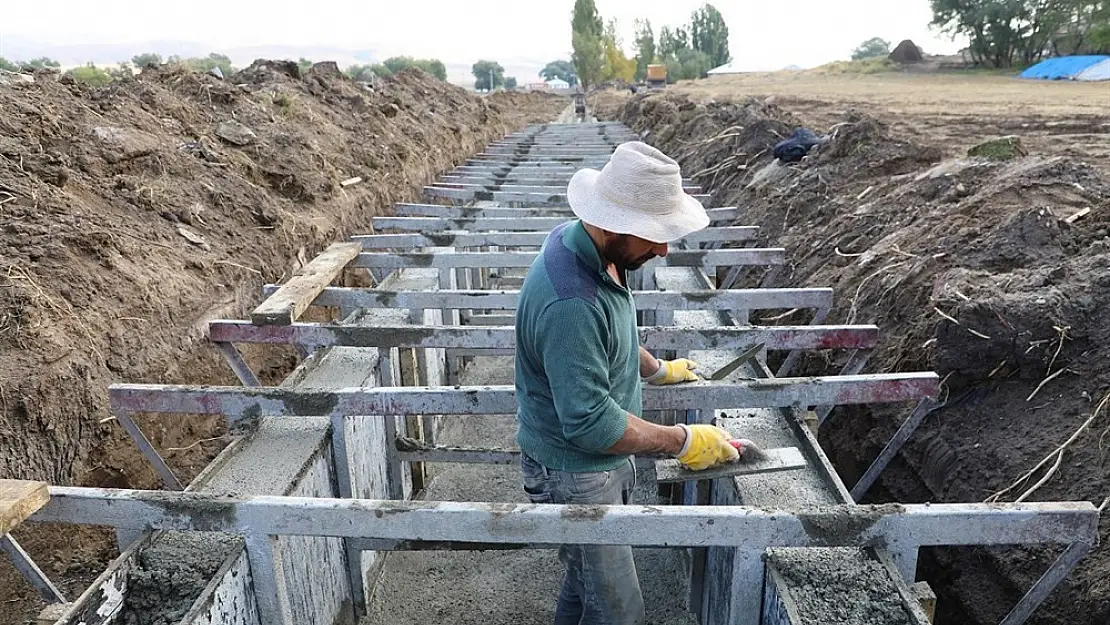 Taşlıçay'da 3 köye can suyu olacak su kanalında sona yaklaşıldı