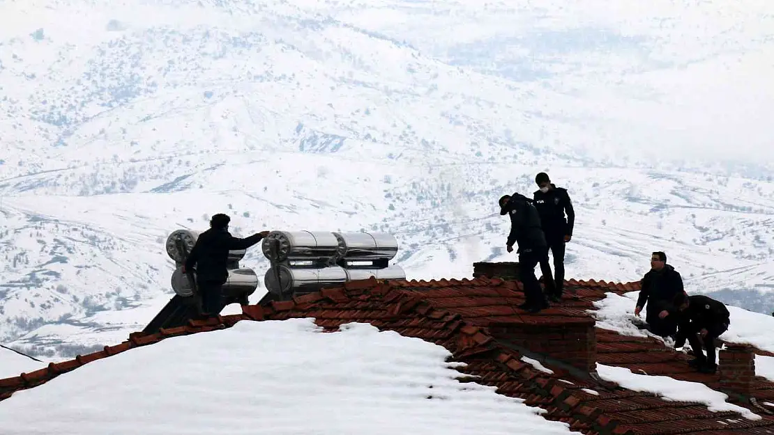 İntihar girişiminde bulunan genci kaymakam ikna etti
