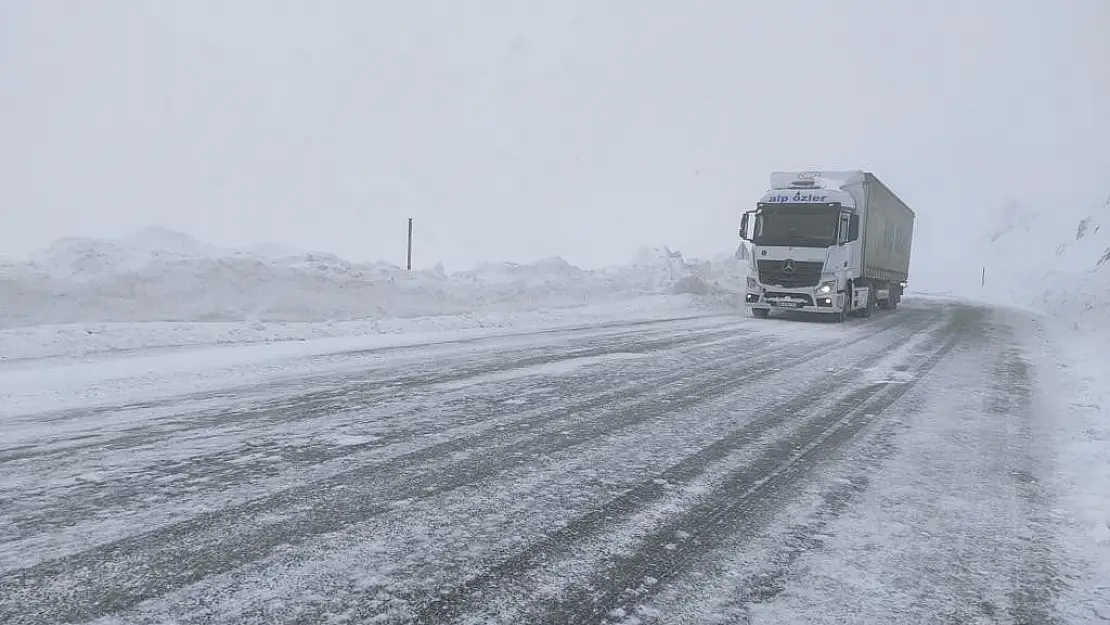 Tunceli Erzincan yolu tır geçişine açıldı
