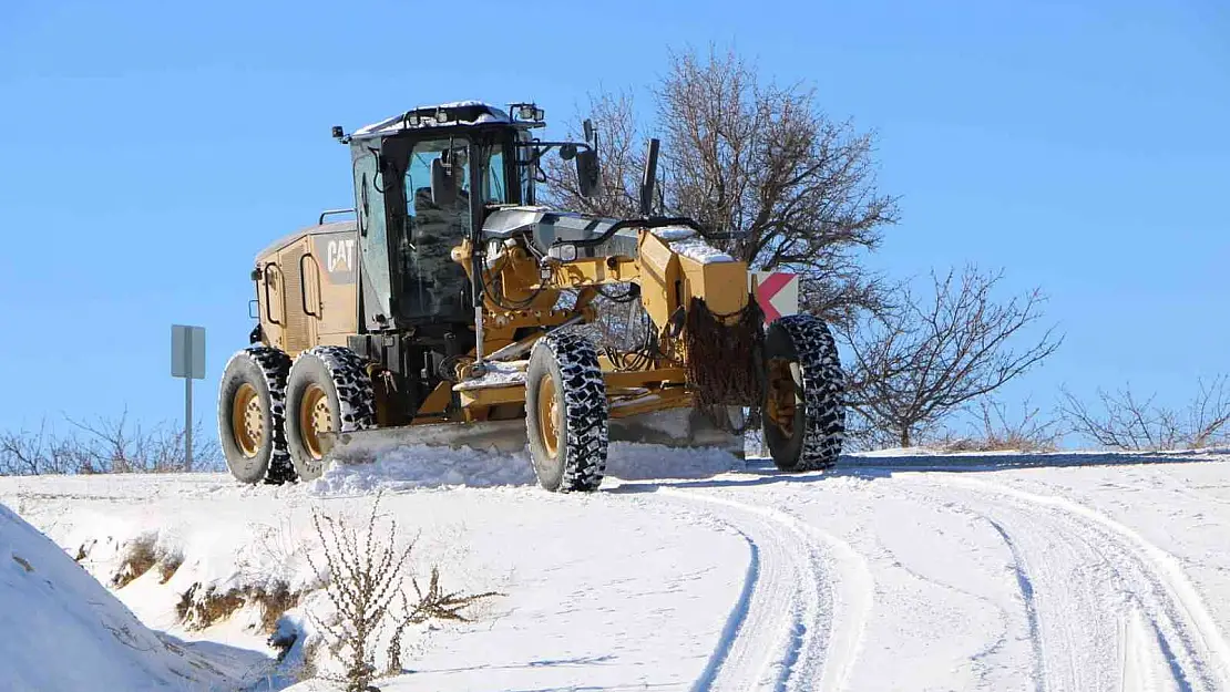 Elazığ'da kapalı 160 köy yolu için çalışmalar sürüyor
