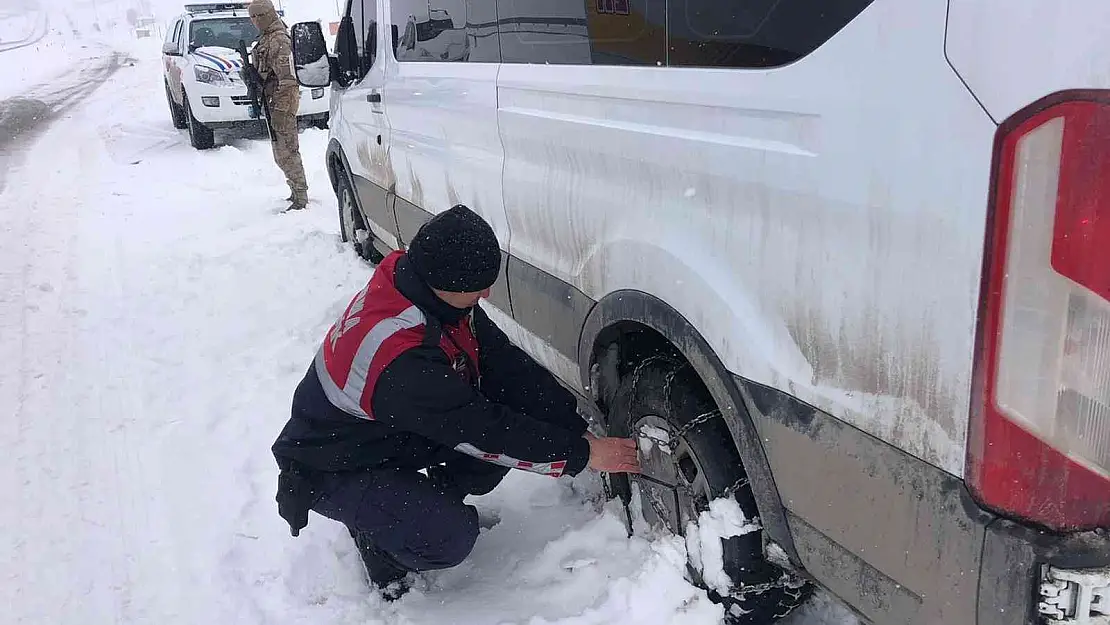 Van-Hakkari karayolu binek araçlara açıldı
