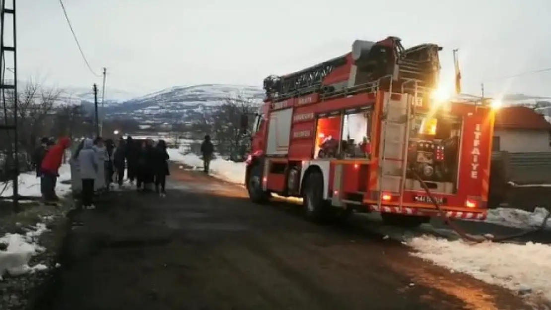 Kız öğrenci yurdunda yangın paniği
