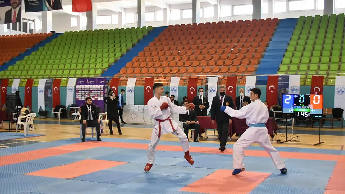 Elazığ'da okul sporları müsabakaları başladı
