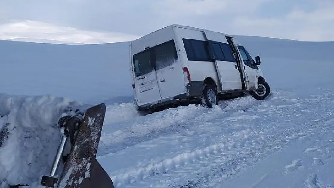 Tipide mahsur kalan araçlar kurtarıldı
