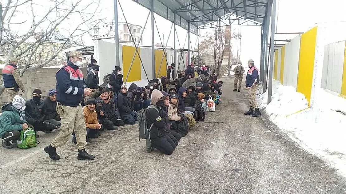 Van'da 130 düzensiz göçmen yakalandı
