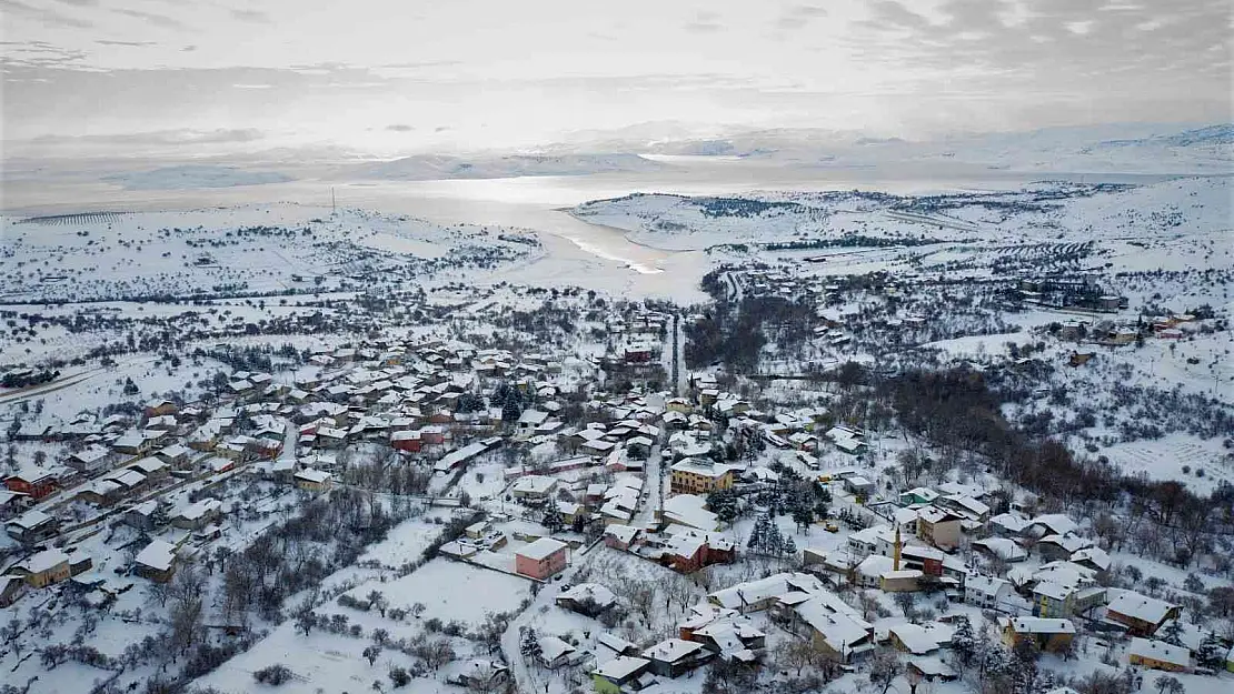 Türkiye'nin en yaşlı ilçesi Ağın'da kar manzarası
