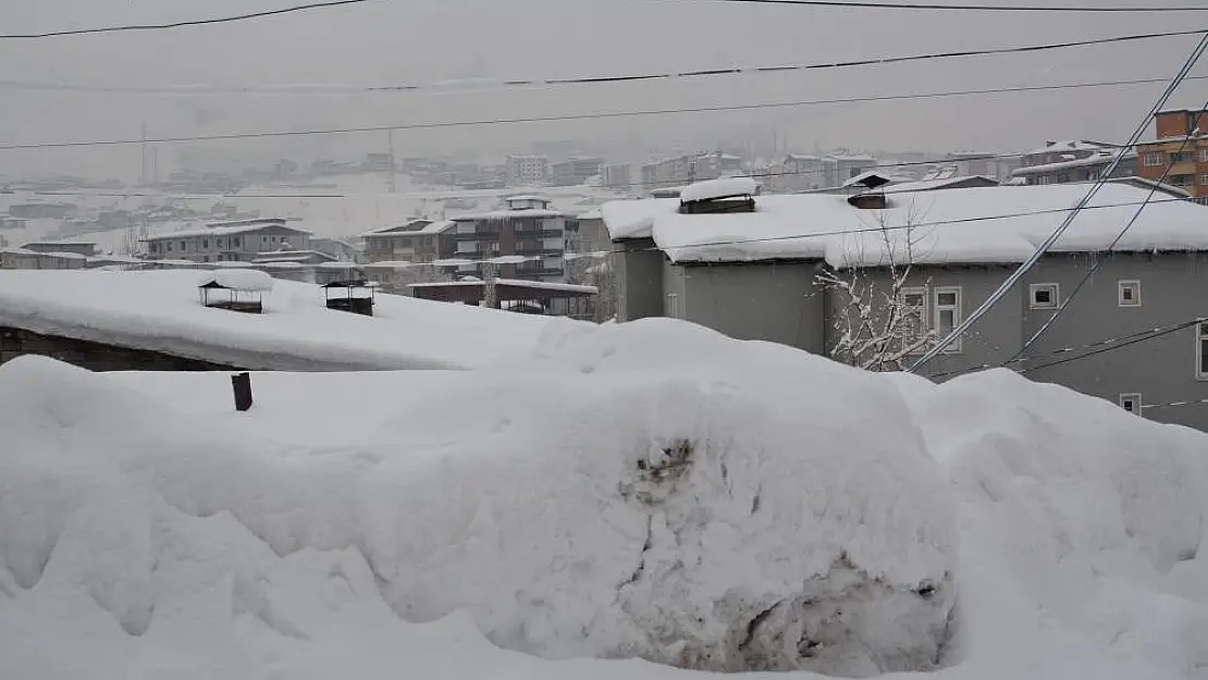 Hakkari'de 78 yerleşim yerinin yolu ulaşıma kapandı
