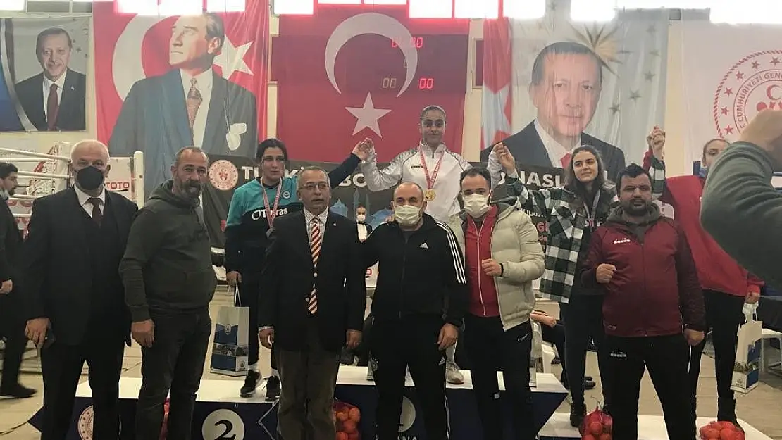 Edremitli Boksör Yaren Düztaş Türkiye şampiyonu oldu
