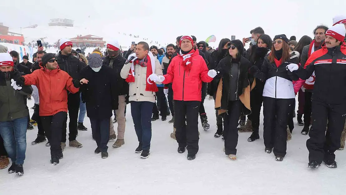 Hakkari'de 4. Kar Festivali renkli görüntülere sahne oldu
