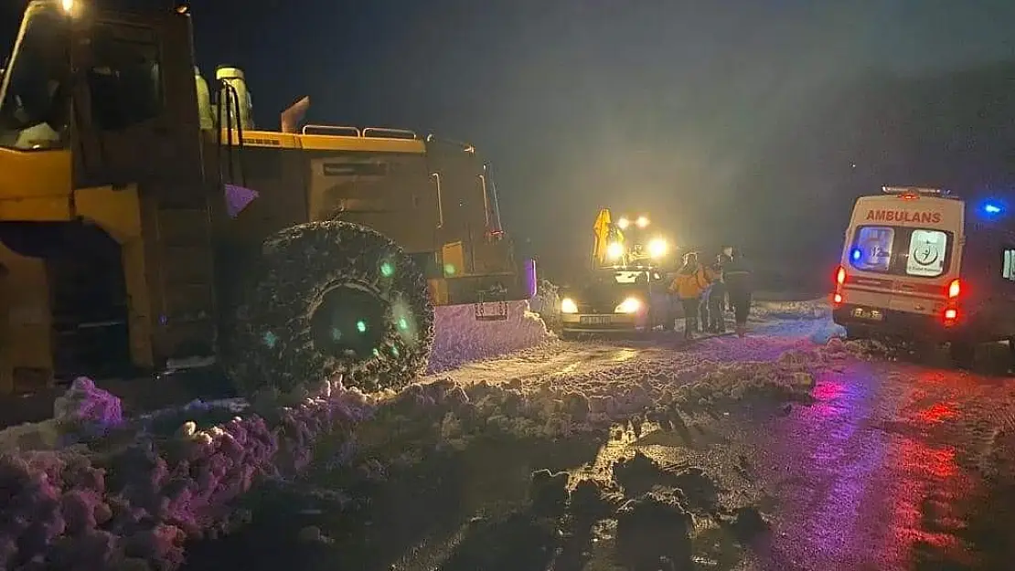 Yollar kapandı, ekipler hasta vatandaşa ulaşmak için seferber oldu
