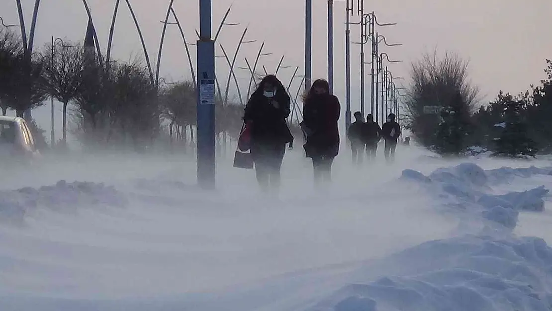 Kars'ta 24 köy yolu ulaşıma kapalı
