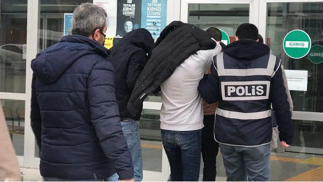 Elazığ polisi hırsızlara göz açtırmıyor: 5 zanlı yakalandı
