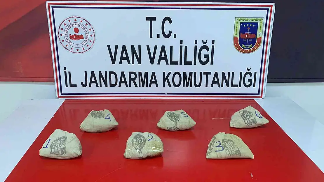 Van'da 3 kilo 995 gram toz esrar ele geçirildi
