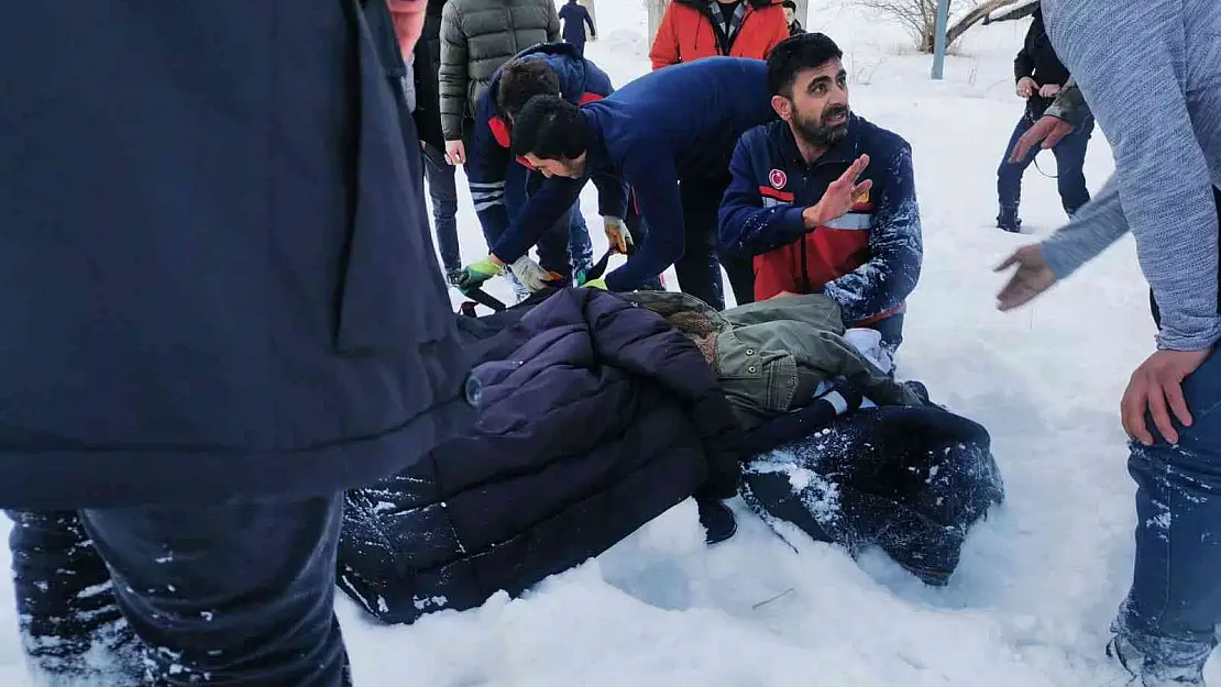 Van Kalesi'nde kendini boşluğa bırakan kız tedavi altına alındı
