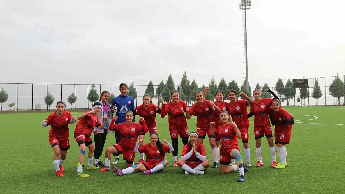 Ağrı Aile ve Sosyal Politikalar Kadın Futbol Takımı'ndan Büyük Zafer