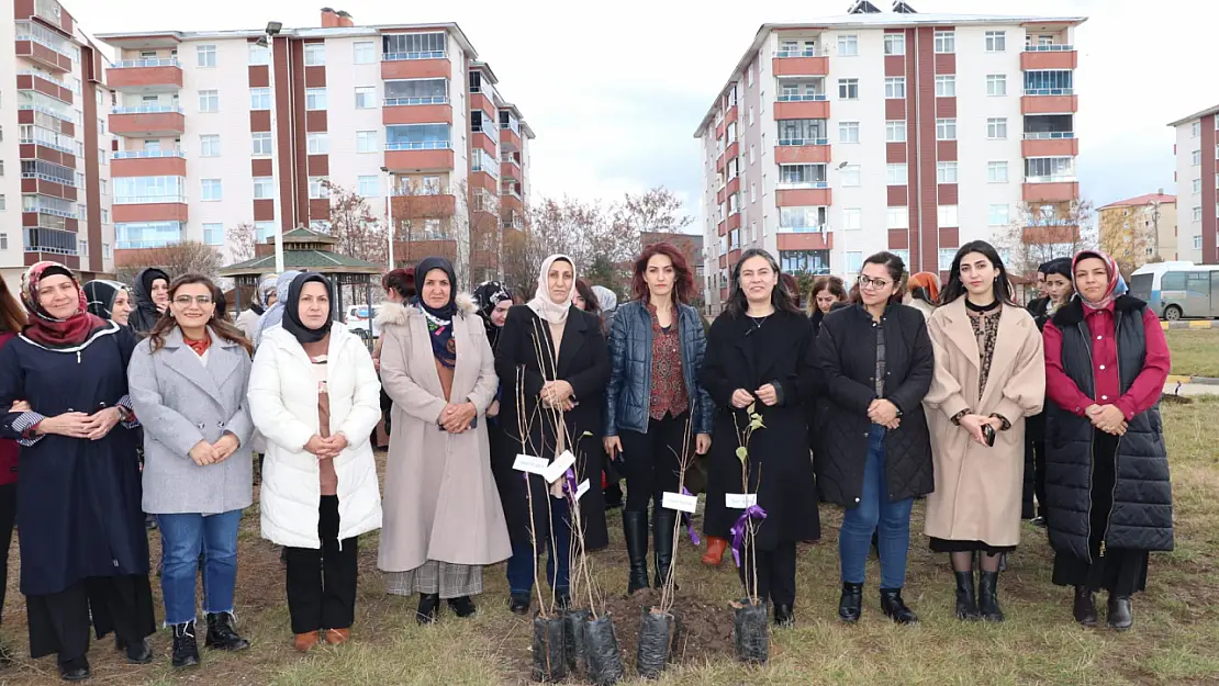 Ağrı Belediyesi Eş Başkanı Hazal Aras, 'Kadınlar ölmesin, yaşam yeşersin!'