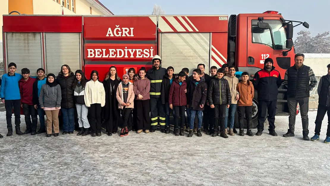 Ağrı Belediyesi İtfaiye Müdürlüğünden Öğrencilere Yangın Güvenliği Eğitimi