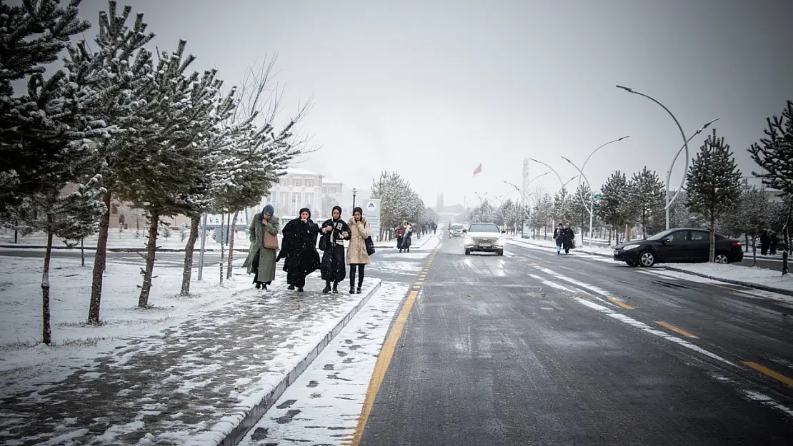 Ağrı'da Dondurucu Soğuklar Hayatı Zorlaştırıyor