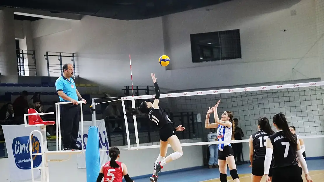 Ağrı'da düzenlenen ÜNİLİG Voleybol Bölgesel Lig Müsabakaları Sona Erdi