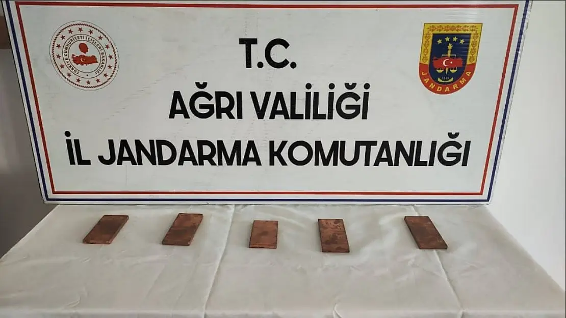 Ağrı'da gerçekleşen aramada 5 kilogram kaçak altın ele geçirildi